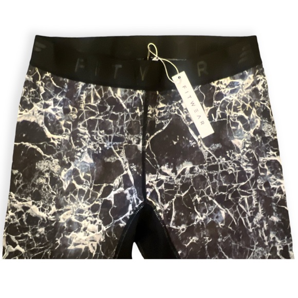 Fit Wear Women’s Matching Workout Outfit Sz Small Bottom/Sz L Top  Black & White - Picture 6 of 12